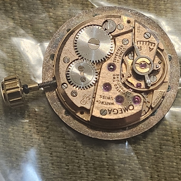 Vintage Omega Movements one works great the other one doesnt - Picture 12 of 12